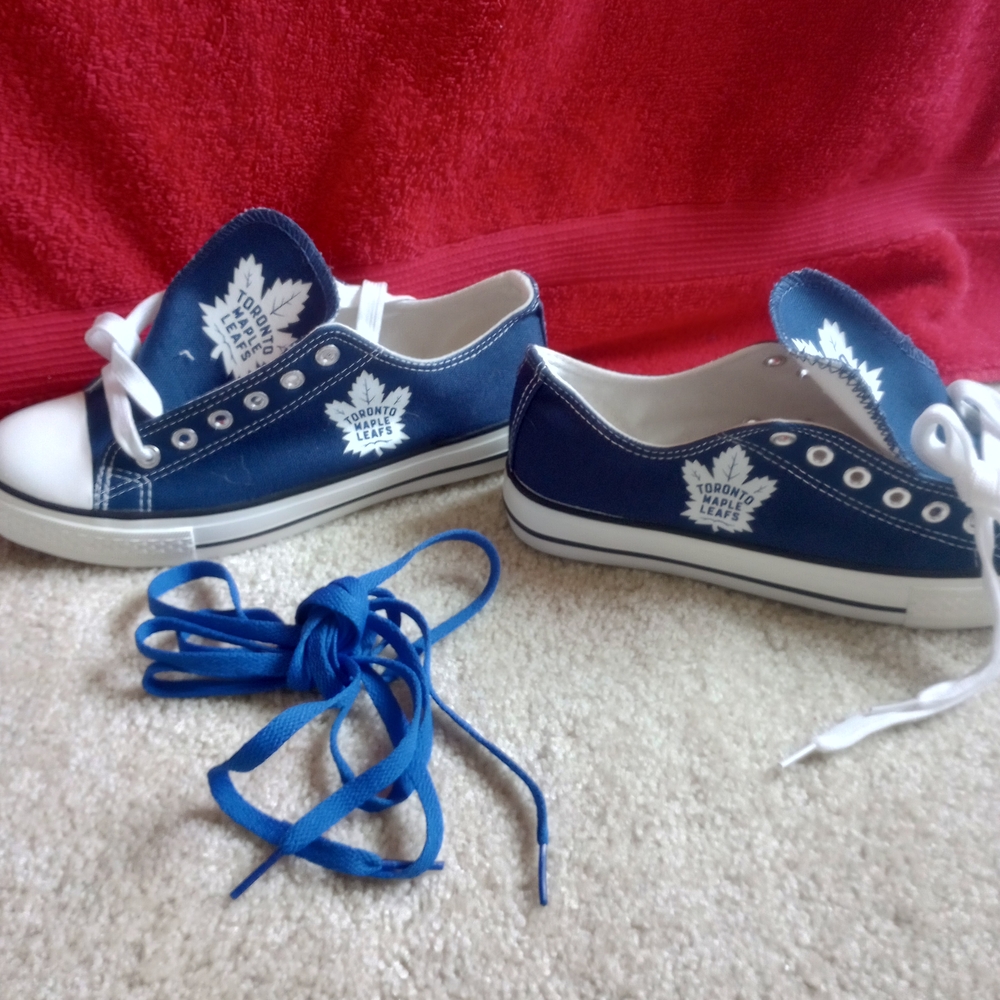 Women's Toronto Maple Leaf Athletic Sneakers Size 8-8.5.